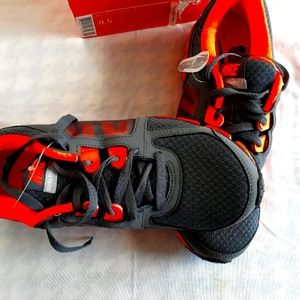 Skechers  nike  mens size 9